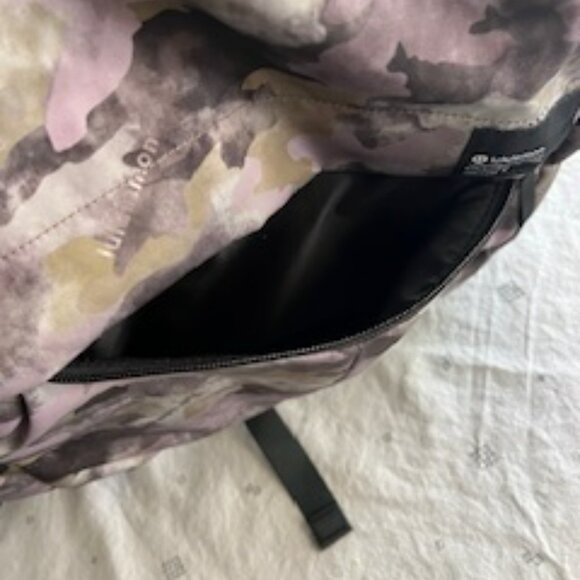 Lululemon Everyday Backpack 2.0 – Camo – NWT 🎒 Brand New with Tags 🎒 - Picture 6 of 10